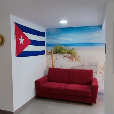 El Rinconcito Cubano En La Playa Apartment Almeria Bagian luar foto