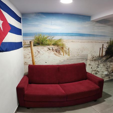 El Rinconcito Cubano En La Playa Apartment Almeria Bagian luar foto
